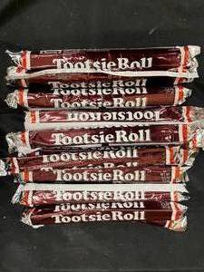 lot 502 image: 12 big Tootsie rolls