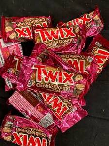 lot 257 image: Twix Cookie Dough 12 bars Best By 102023