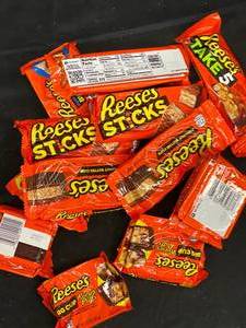 lot 423 image: Reeses Random Bundle