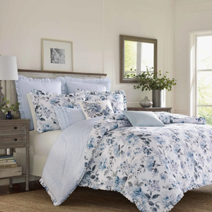 lot 397 image: Laura Ashley Queen Comforter Set