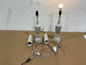 lot 129 image: LOT OF 2 Night Lamps