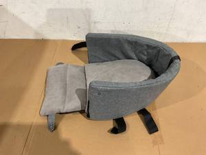 lot 163 image: Soft Dog Car Seat for Small Dogs