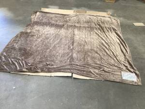 lot 318 image: Brown Heated Blanket