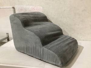 lot 377 image: Cat Ramp Dog Stairs Steps Bedding
