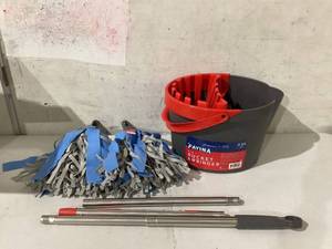 lot 518 image: Bucket & Wringer Viscose Cleaning System