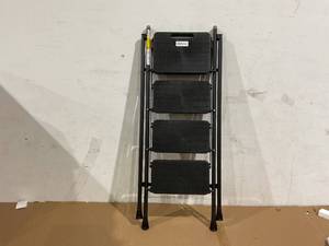 lot 490 image: 4 Step Ladder Folding Step Stool