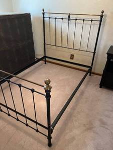 lot 55 image: Charles P. Rogers Full Size Newfield Wrought Iron & Brass Bed in Mint Condition ($1,100 Retail Price)