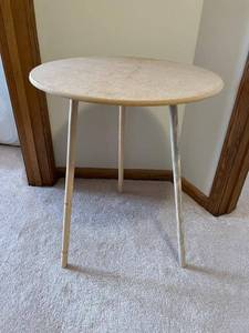 lot 65 image: 20 Round Table with Glass Top in Excellent Condition