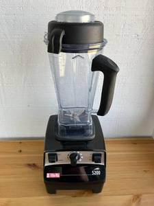 lot 89 image: Vita-Mix 5200 Variable Speed Blender ($400 MSRP) in Nice Condition