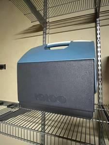 lot 200 image: Playmate Igloo Maxcold 7 Quarter Cooler in Nice Condition