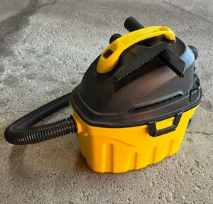 lot 210 image: Stanley 3-gallon WetDry Vacuum (Model SL18123P) in Good Working Condition