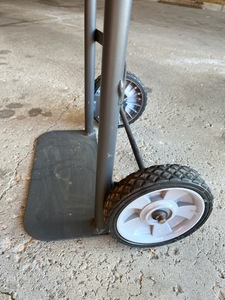 lot 211 image: Light Duty Hand Truck in Nice Condition
