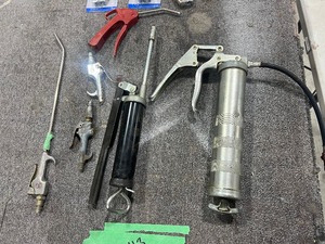 7 AIR BLOWERS & 2 GREASE GUNS