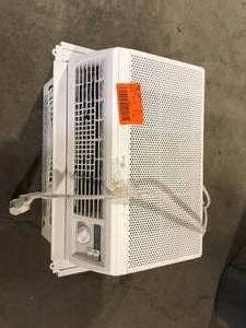 LG 9,500 BTU 230V Through-the-Wall Air Conditioner LT1036CER Cools 450 Sq. Ft. with remote in White    Customer Returns See Pictures