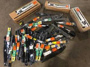 Lot of Assorted Lawn Mower Blades Various Sizes and Conditions   Customer Returns See Pictures
