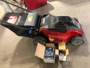 Toro 60V MAX 21 in. (53 cm) Stripe Self-Propelled Mower - 5.0Ah BatteryCharger Included  Customer Returns See Pictures