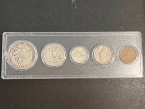 lot 10 image: 1942 US MINT SET IN HARDCOVER CASE