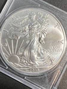 lot 21 image: 2015 AMERICAN SILVER EAGLE 1 TROY OZ .999 FINE SILVER UNC IN CASE