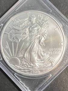 lot 53 image: 2009 AMERICAN SILVER EAGLE 1 TROY OZ .999 FINE SILVER UNC IN CASE