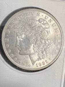 lot 68 image: 1921 US MORGAN SILVER DOLLAR IN SILVER EAGLE CASE