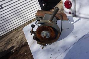 lot 28 image: Belsaw Machining Company Portable Dual Wheel Bench Grinder