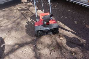 lot 15 image: Master Craft 13.5 Amp Electric Snow Blower