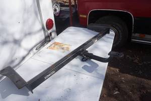 lot 17 image: Draw Tite Class 3 Trailer Hitch Receiver