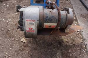 lot 20 image: Warn 8000 lb 12 Volt Electric Winch