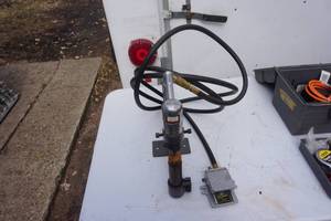 lot 19 image: Central Pneumatic Mini Planishing Hammer