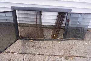 lot 62 image: Glass Fireplace Door With Safety Mesh Screen