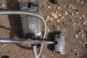 lot 53 image: Eureka 12.0 Amp Worl Vac Vacuum Cleaner