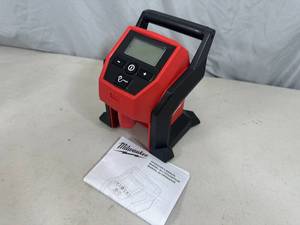 lot 5 image: New Milwaukee M12 12-Volt Lithium-Ion Cordless Electric Portable Inflator