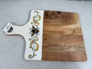 lot 69 image: New Bee Themed Charcuterie  Cutting Board