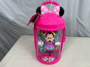 lot 86 image: New 14 pc Minnie Mouse Fabulous Fashion Doll Set