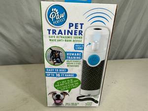 lot 91 image: New Ultrasonic Pet Trainer with Built in Light