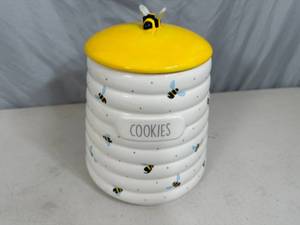 lot 97 image: New Honey Bee Themed Cookie Jar