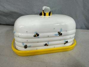 lot 99 image: New Honey Bee Themed Butter Dish