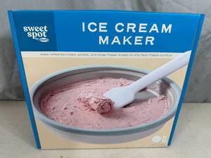 lot 100 image: New Sweet Spot Rolled Ice Cream Maker
