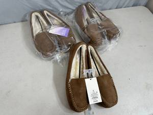 lot 124 image: 3 New Pairs of Leather Moccasin Slippers