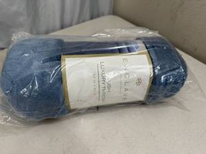 lot 155 image: New Plush Luxury Throw Blanket