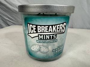 lot 211 image: New Ice Breakers Mints Wintergreen Scented Candle