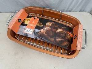 lot 215 image: New Elle Gourmet Roaster with Chrome Rack