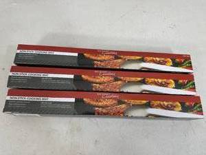 lot 256 image: 3 New Non-Stick Grilling Mats