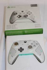 lot 29 image: Xbox Controller