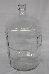 lot 86 image: Vintage Italian Glass Water Jug