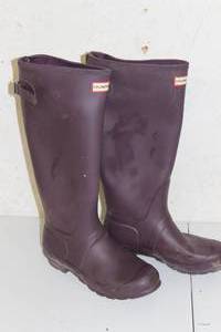 lot 98 image: Womens Hunter rubber boots