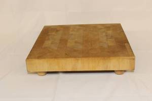lot 94 image: Butcher Block style cutting board