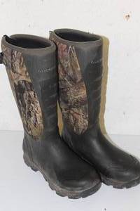 lot 99 image: Mens lacrosse insulated rubber boots
