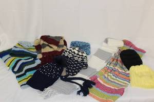 lot 152 image: Winter Hats and Scarfs