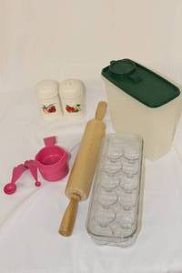 lot 157 image: Kitchen items